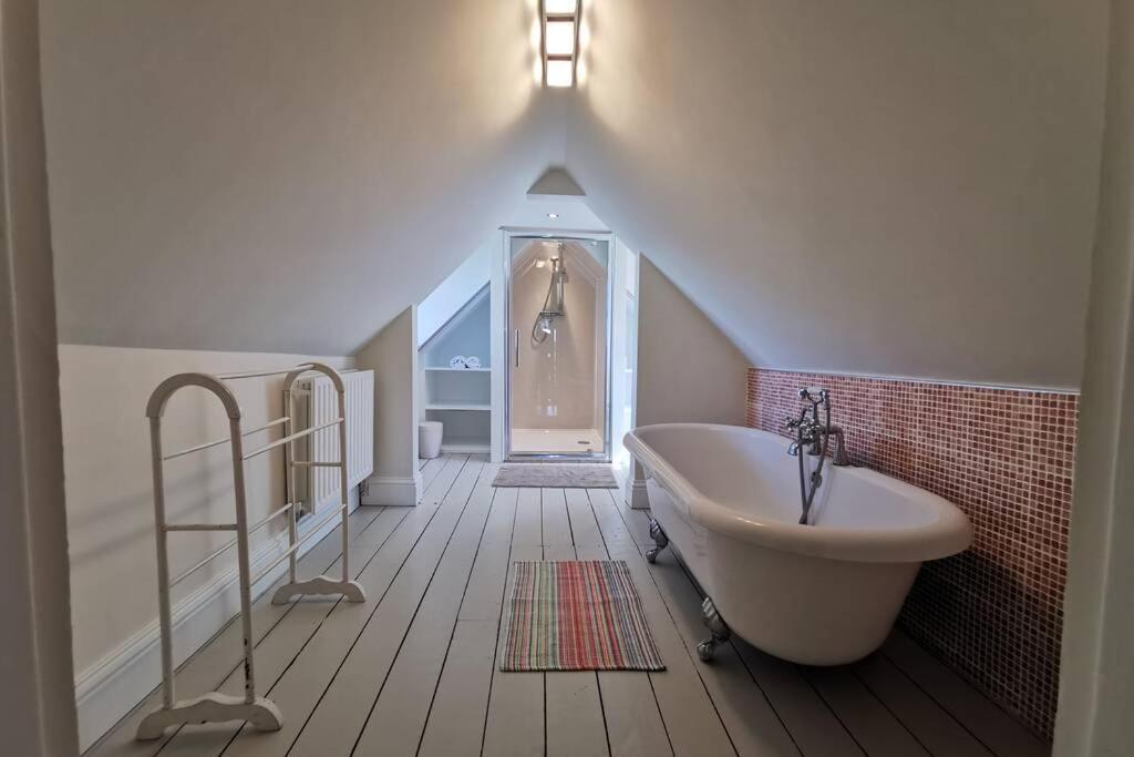Cosy, Coastal Retreat With A Large Garden Vila Monreith Exterior foto