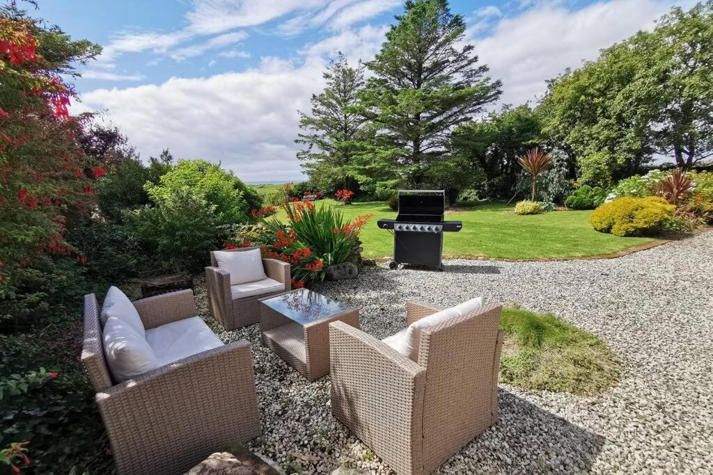 Cosy, Coastal Retreat With A Large Garden Vila Monreith Exterior foto